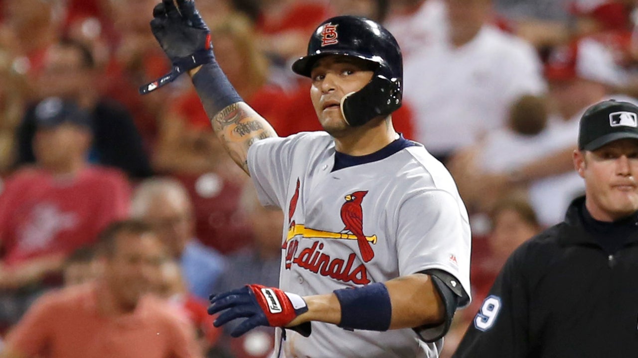 Yadi drives in game-winner as Cards take another series from Reds 3-2